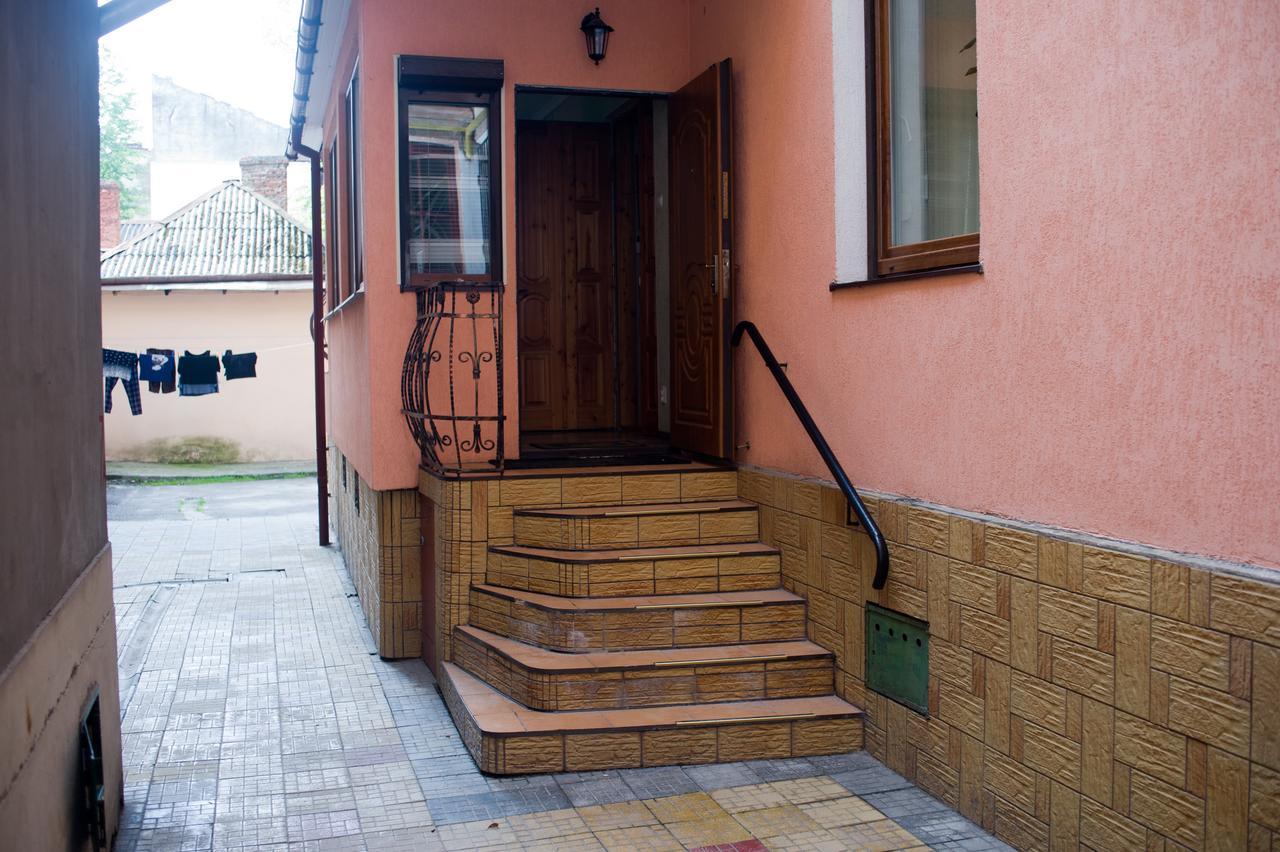 біля цирку Apartment