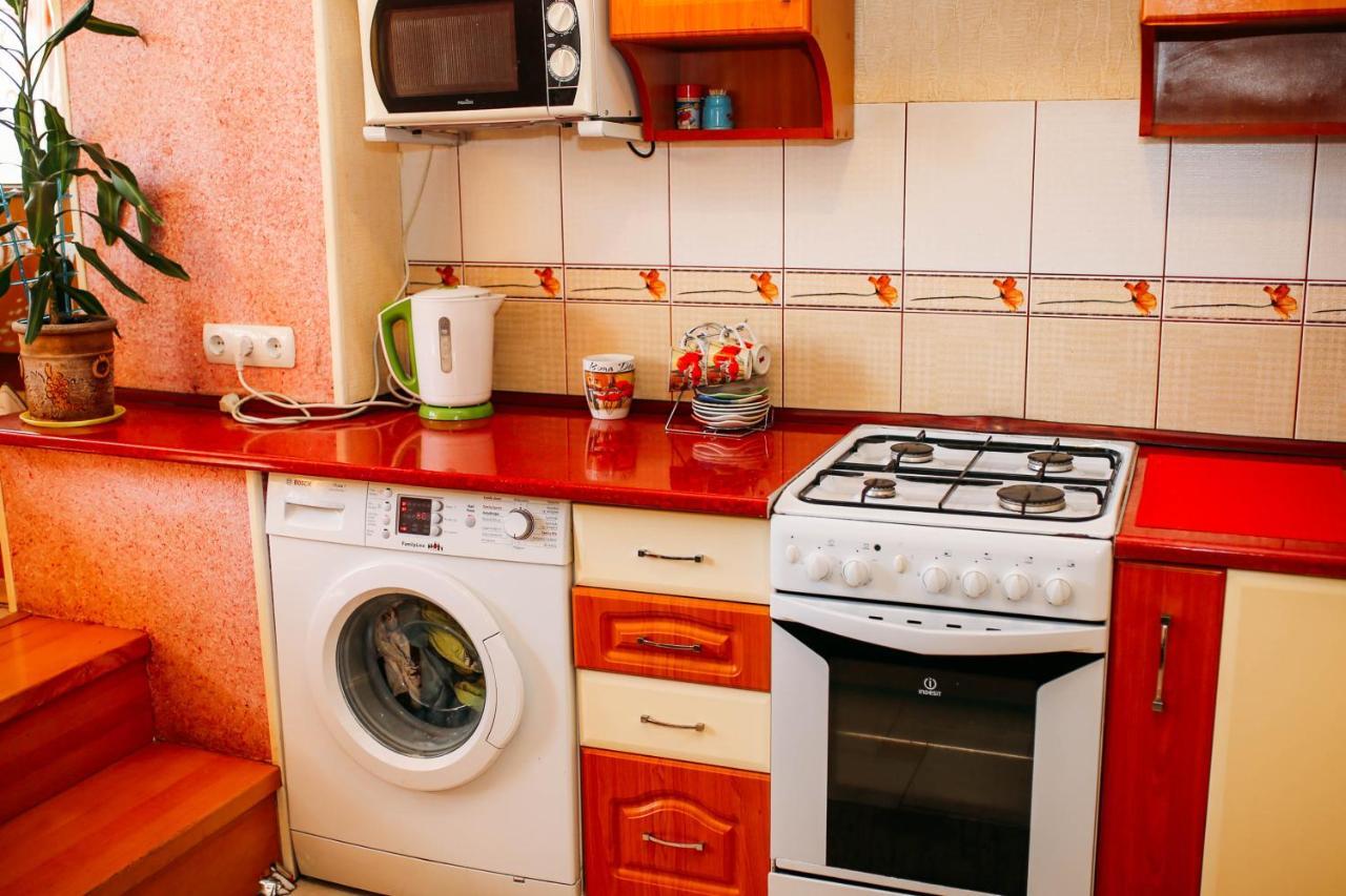 біля цирку Apartment Lviv